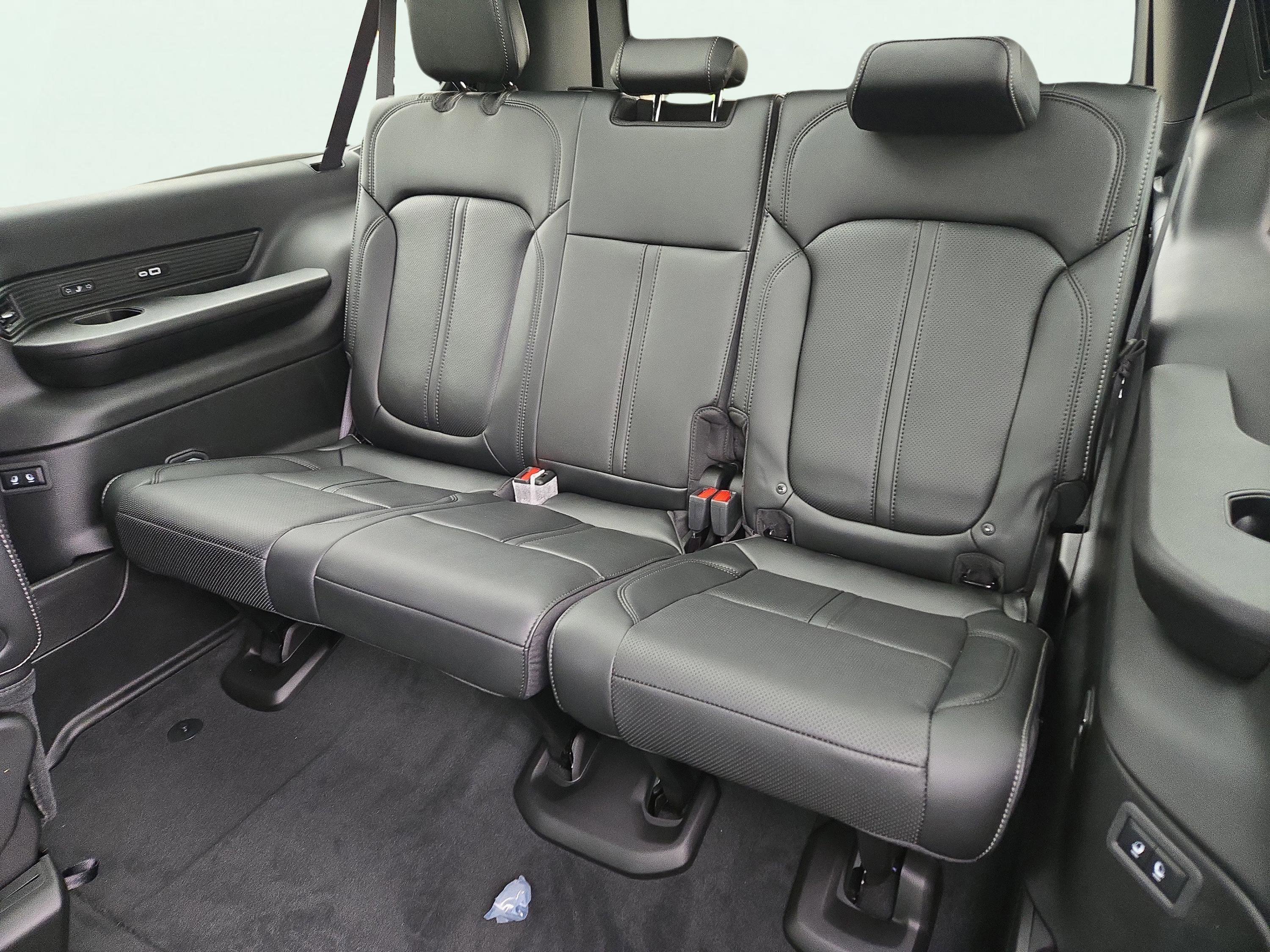 New 2025 Jeep Wagoneer L Series II w/ Premium Group I image 17