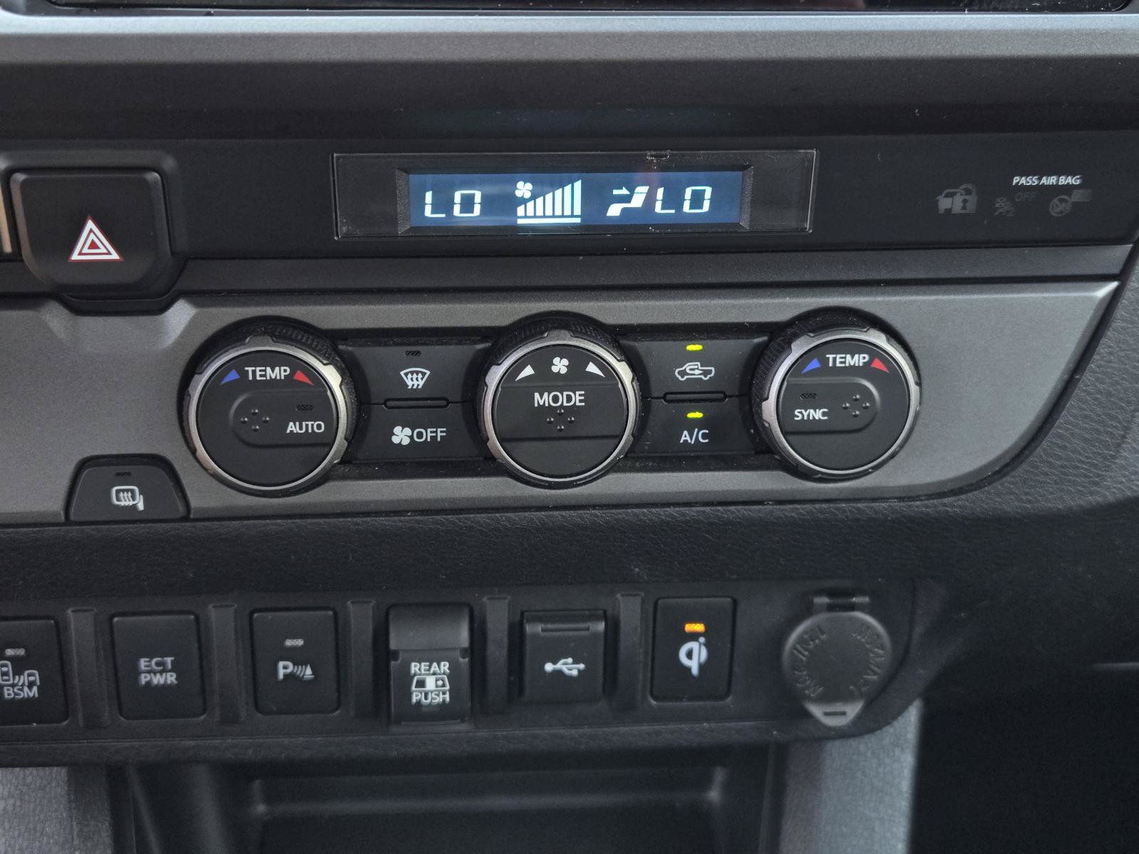 Used 2022 Toyota Tacoma TRD Off-Road w/ Technology Package RWD image 12
