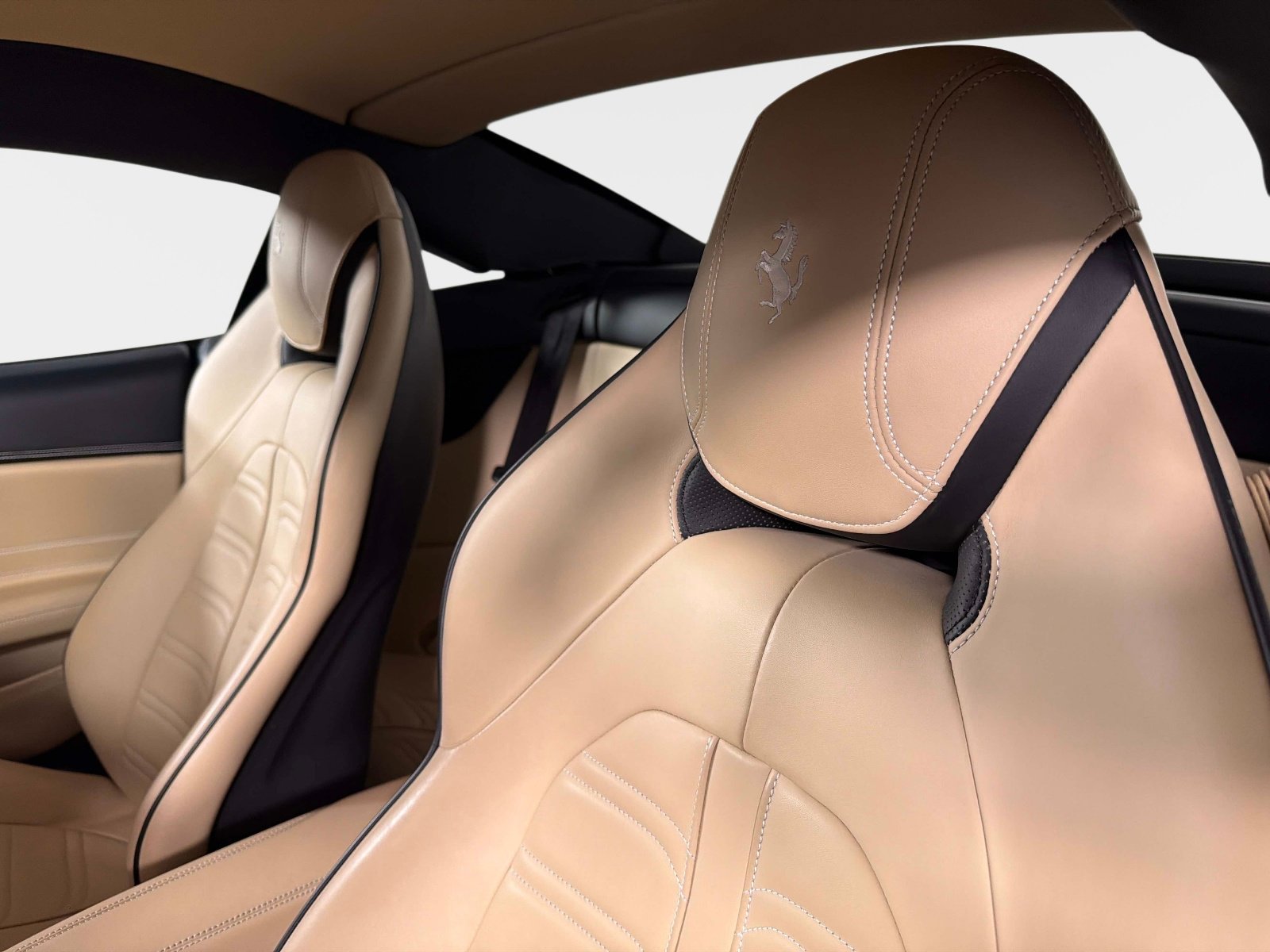 Used 2016 Ferrari California T image 31