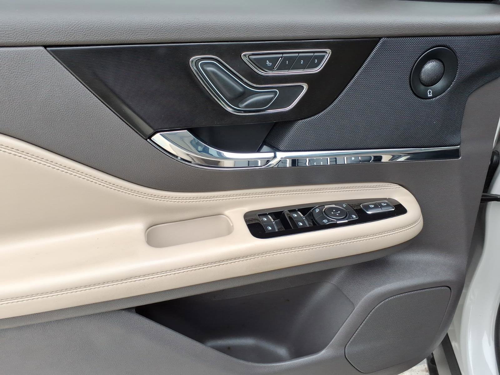 Used 2022 Lincoln Corsair Reserve w/ Equipment Group 201A image 12