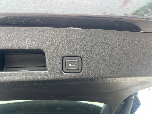 Used 2025 Buick Enclave Avenir w/ LPO, Floor Liner Package AWD/4WD image 19