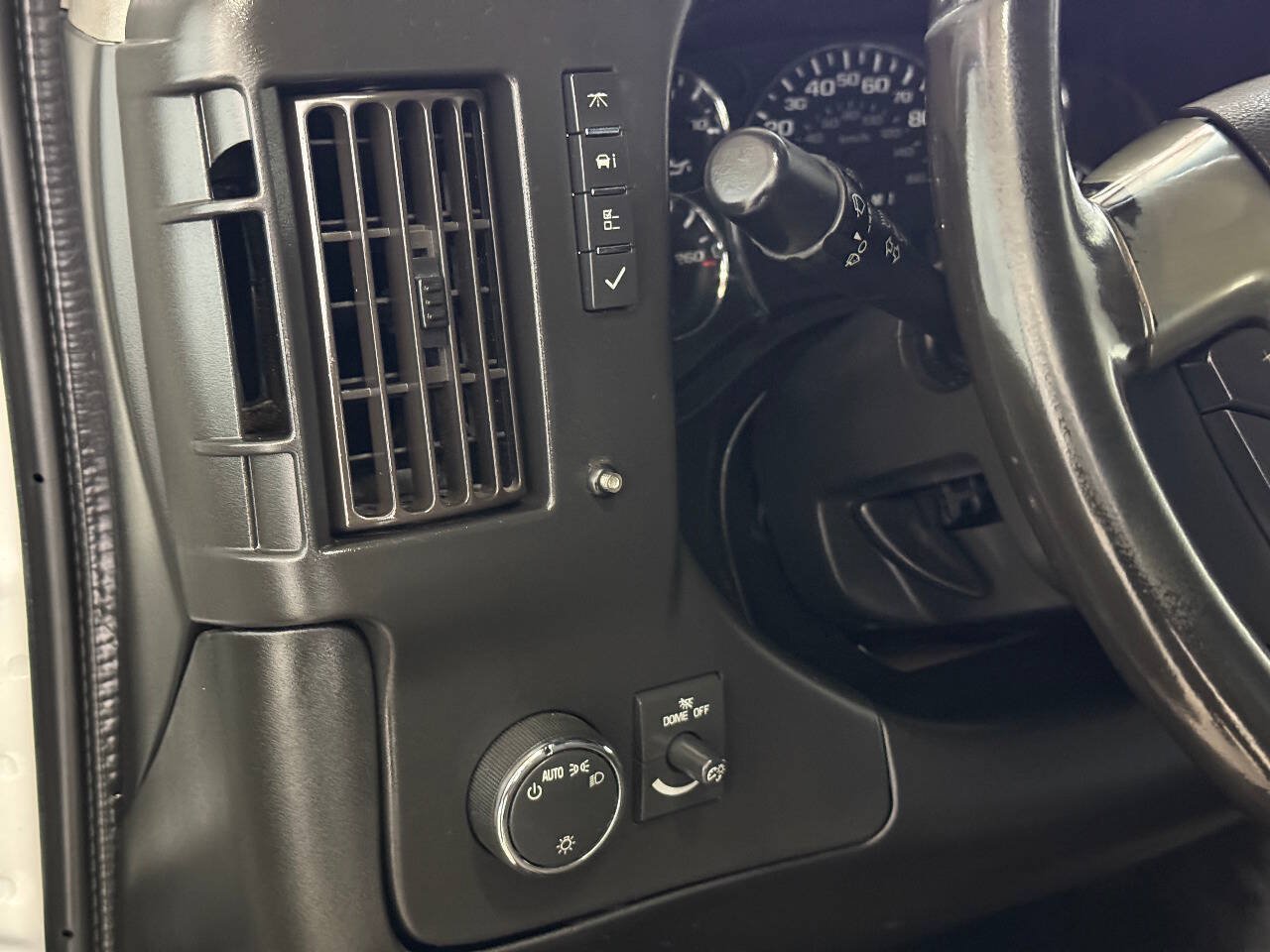 Used 2018 Chevrolet Express 3500 Extended w/ Driver Convenience Package RWD image 37