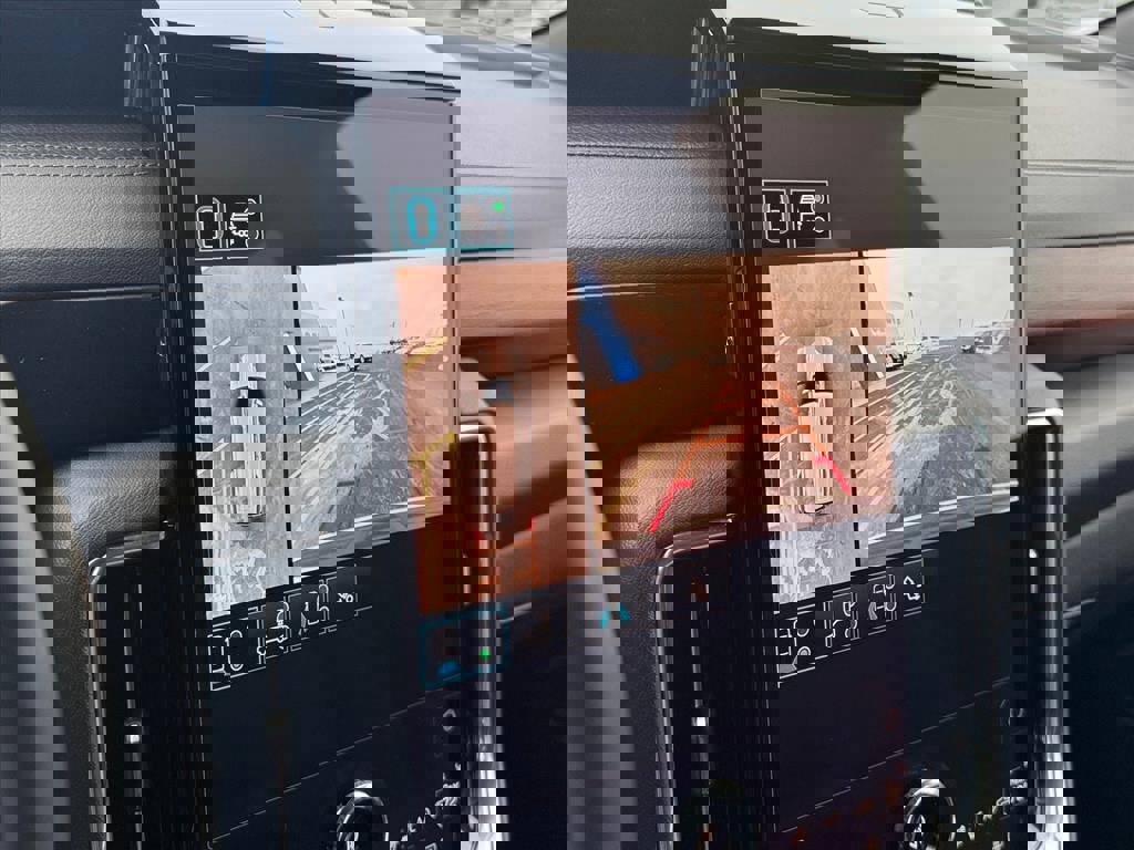 Used 2025 GMC Yukon XL Denali image 16