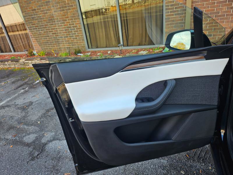 Used 2022 Tesla Model X image 35