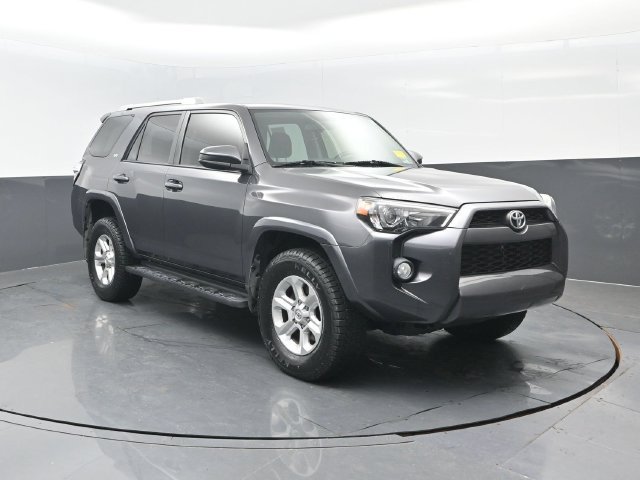Used 2018 Toyota 4Runner SR5 AWD/4WD image 2
