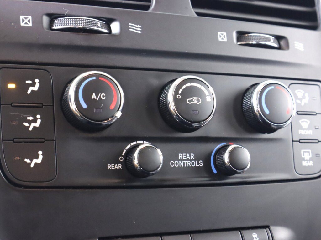 Used 2018 Dodge Grand Caravan SE FWD image 21