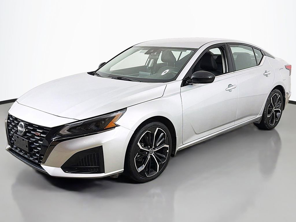 Used 2023 Nissan Altima 2.5 SR image 3