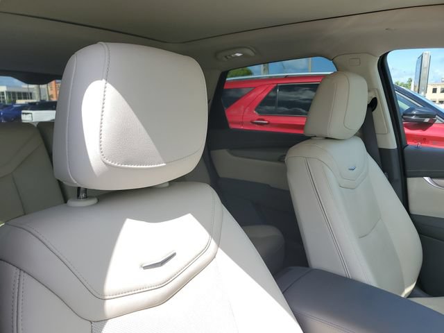 Certified 2023 Cadillac XT5 Premium Luxury w/ LPO, Premium Carpet Package FWD image 24