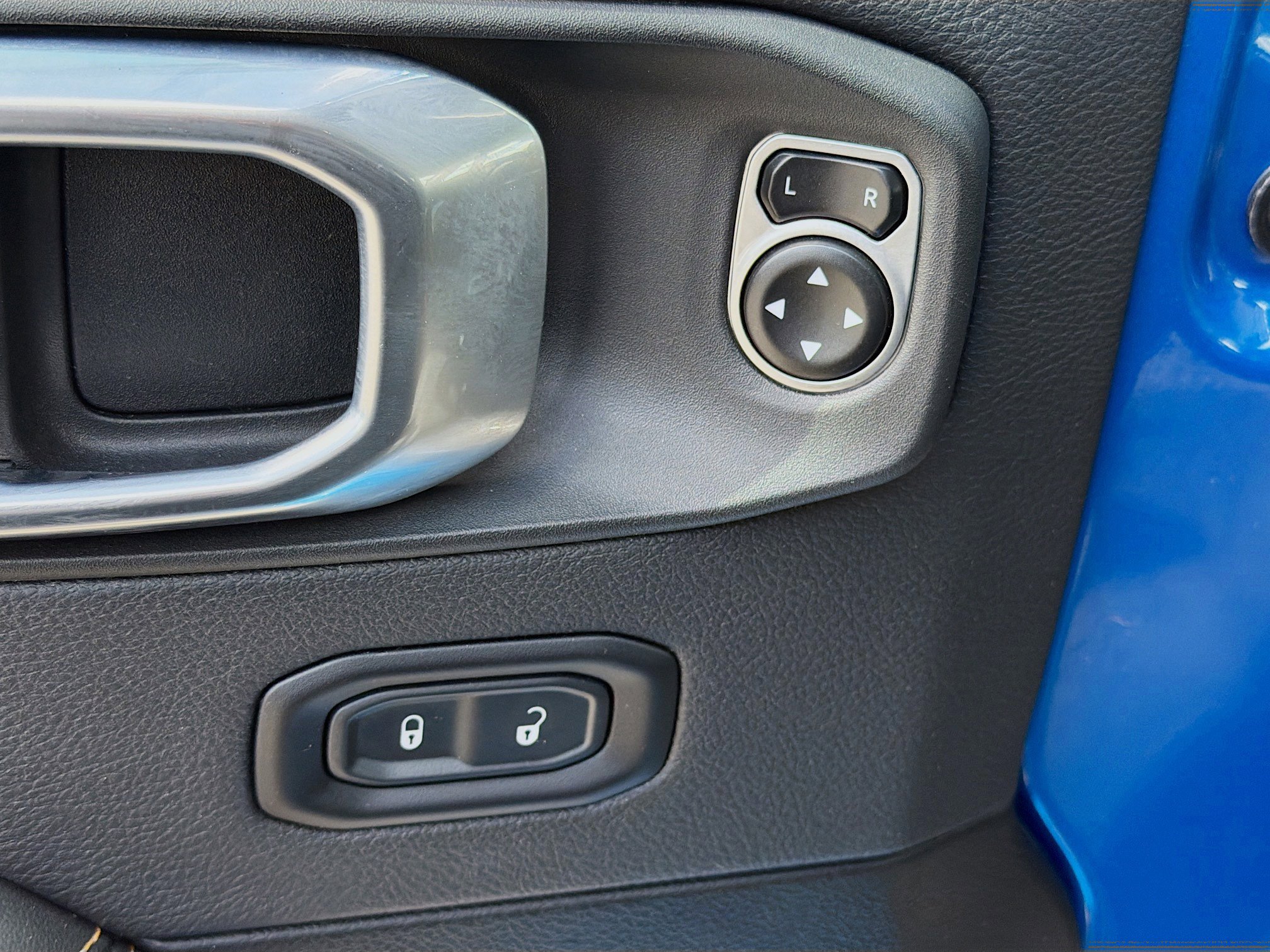 Used 2024 Jeep Wrangler Sahara image 22