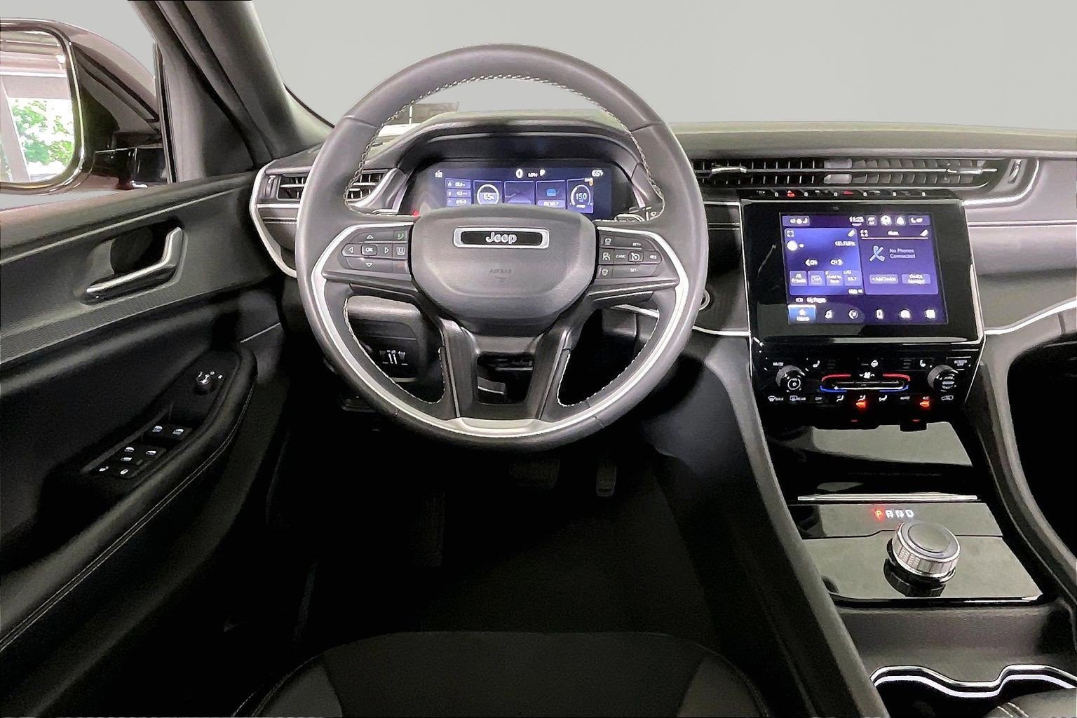 Used 2023 Jeep Grand Cherokee Altitude AWD/4WD image 10