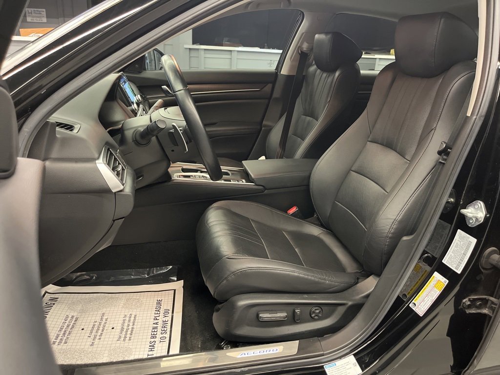 Used 2021 Honda Accord Touring image 11