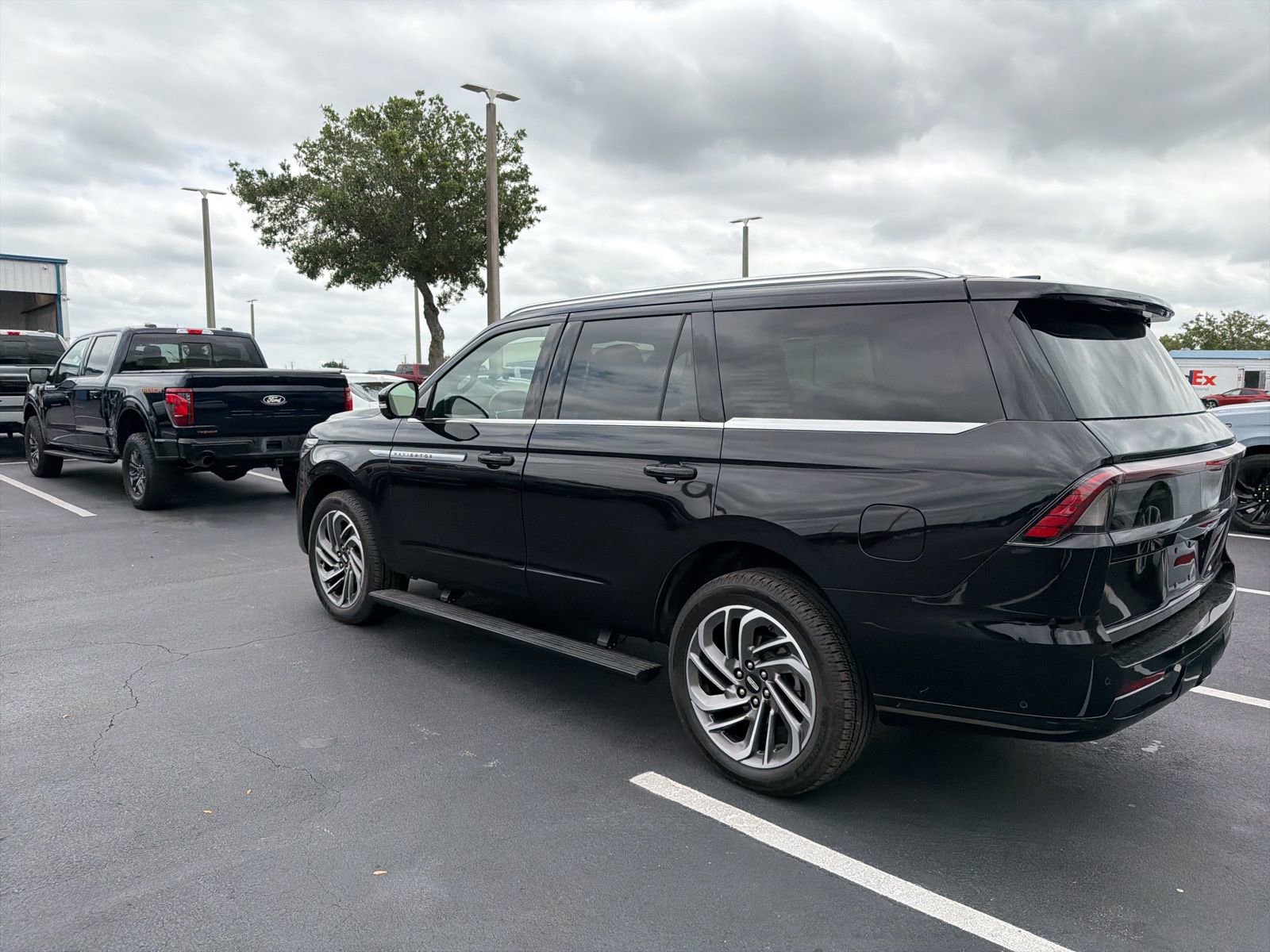 Used 2025 Lincoln Navigator Reserve AWD/4WD image 8