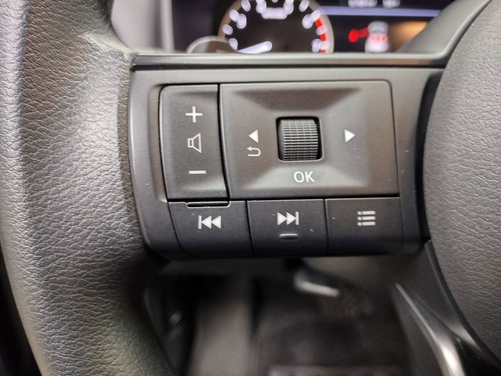 Used 2024 Nissan Rogue SV image 25