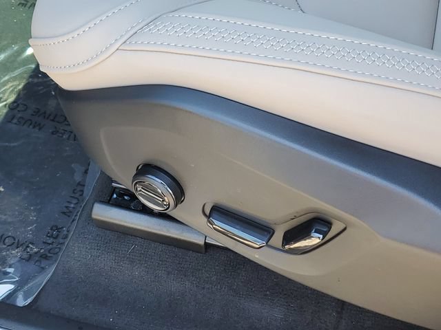 New 2026 Volvo XC90 B5 Plus w/ Protection Package Premier AWD/4WD image 7