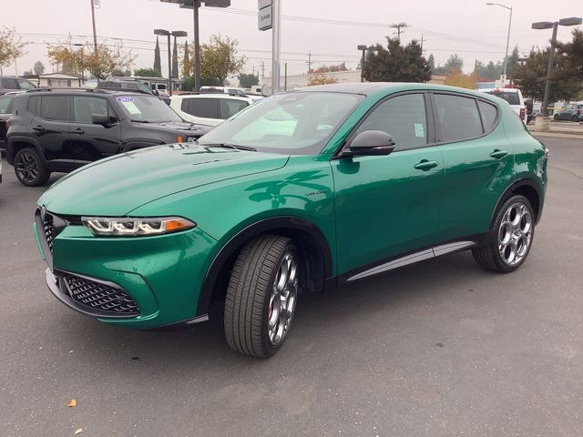 Used 2025 Alfa Romeo Tonale w/ Premium Package image 5