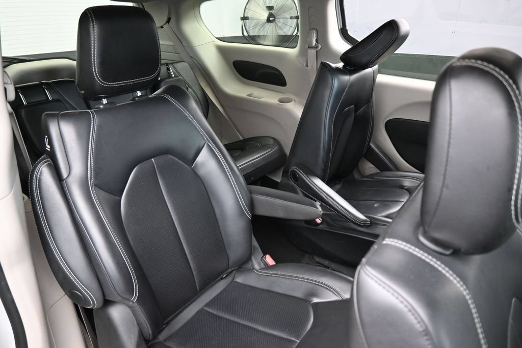 Used 2023 Chrysler Pacifica Touring-L FWD image 44