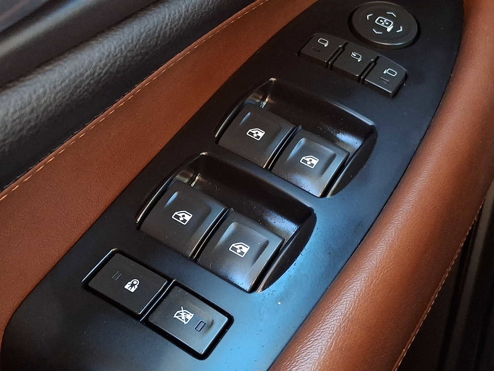 Used 2017 Cadillac Escalade Premium Luxury image 24