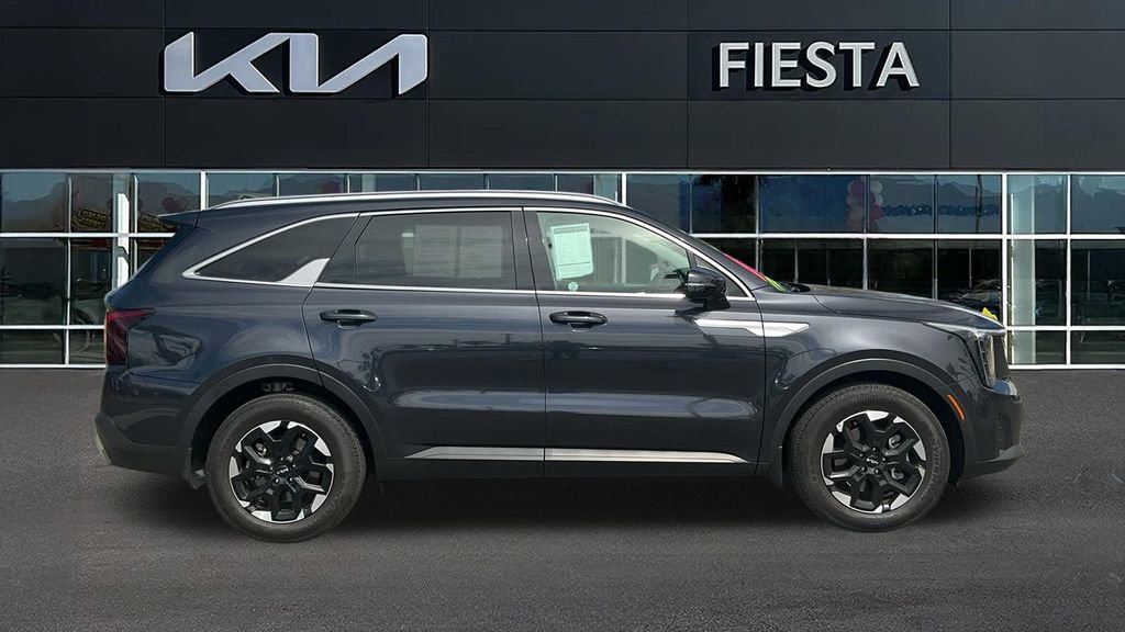 Used 2025 Kia Sorento S w/ Panoramic Sunroof Package image 5