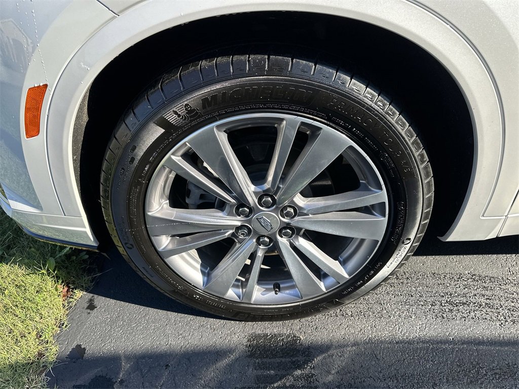Used 2024 Cadillac XT6 Premium Luxury image 2