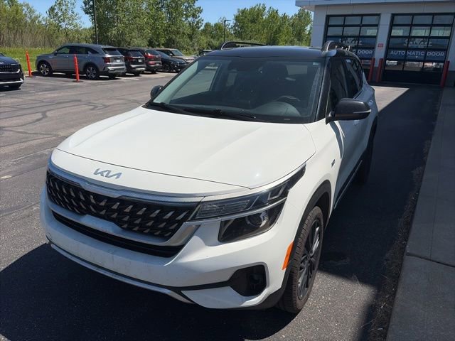 Used 2022 Kia Seltos Nightfall Edition AWD/4WD image 2