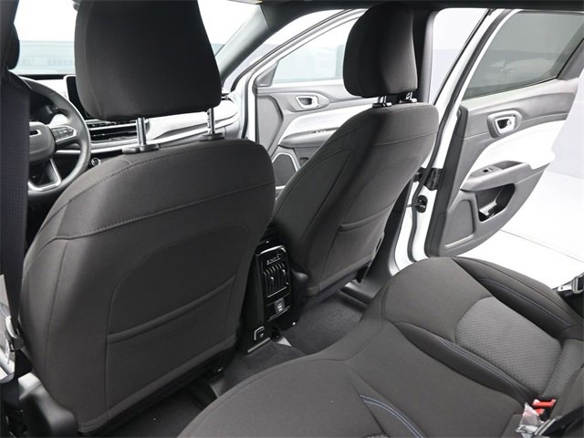 Used 2025 Jeep Compass Sport image 19