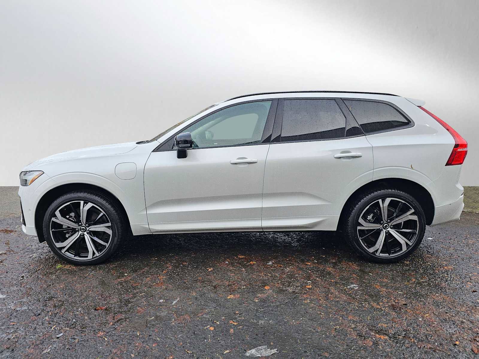 Used 2025 Volvo XC60 T8 Ultra w/ Protection Package Premier image 6