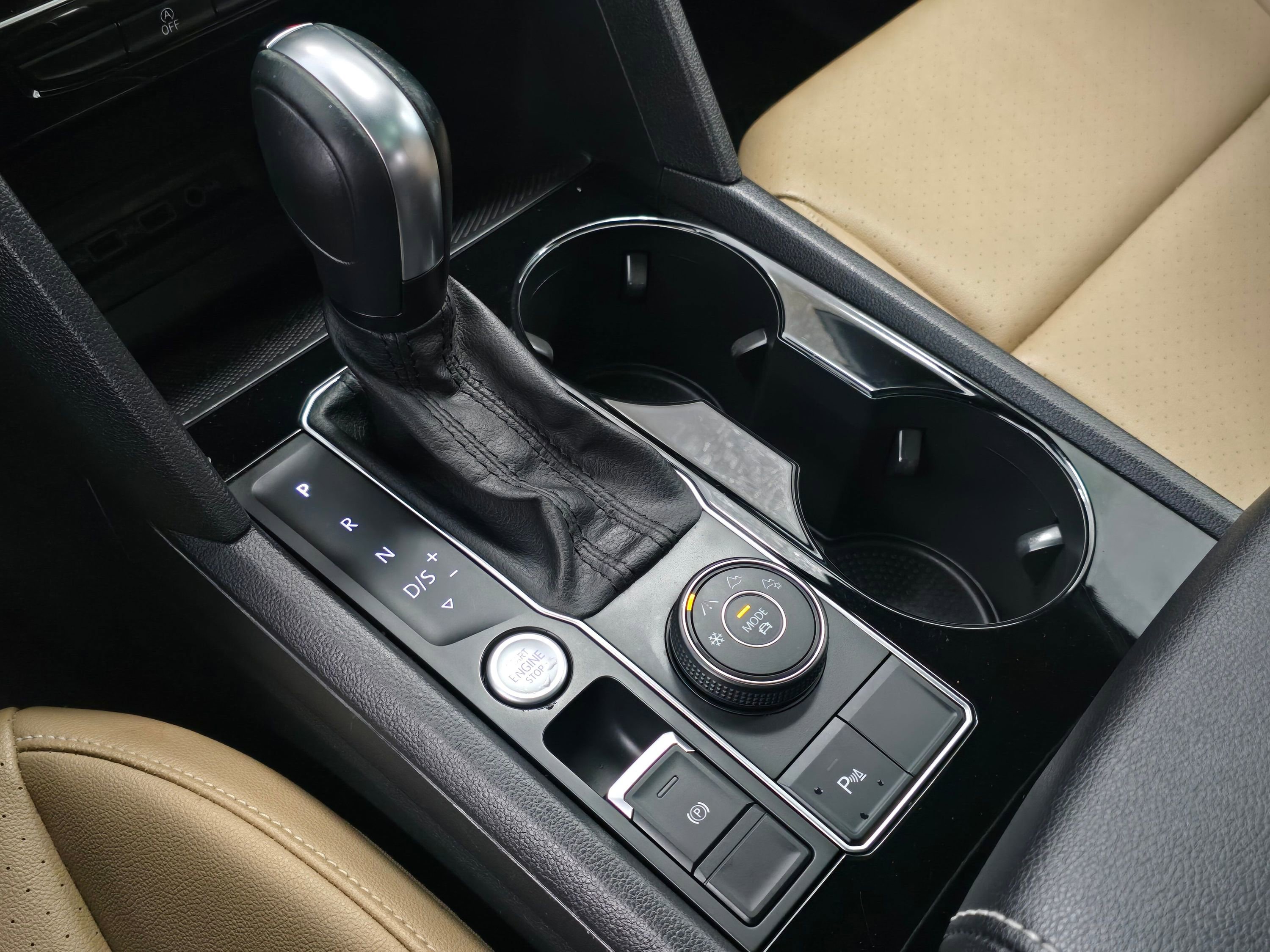 Used 2020 Volkswagen Atlas Cross Sport SEL image 16