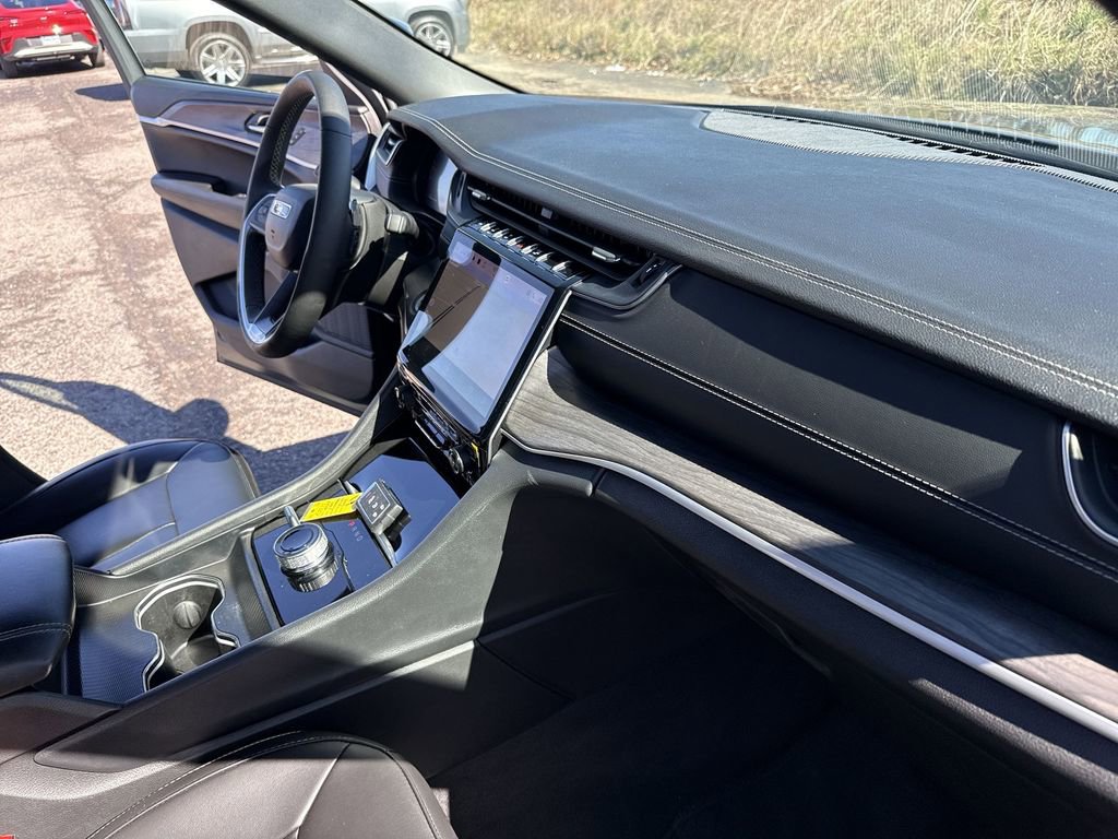 Used 2025 Jeep Grand Cherokee Limited image 36