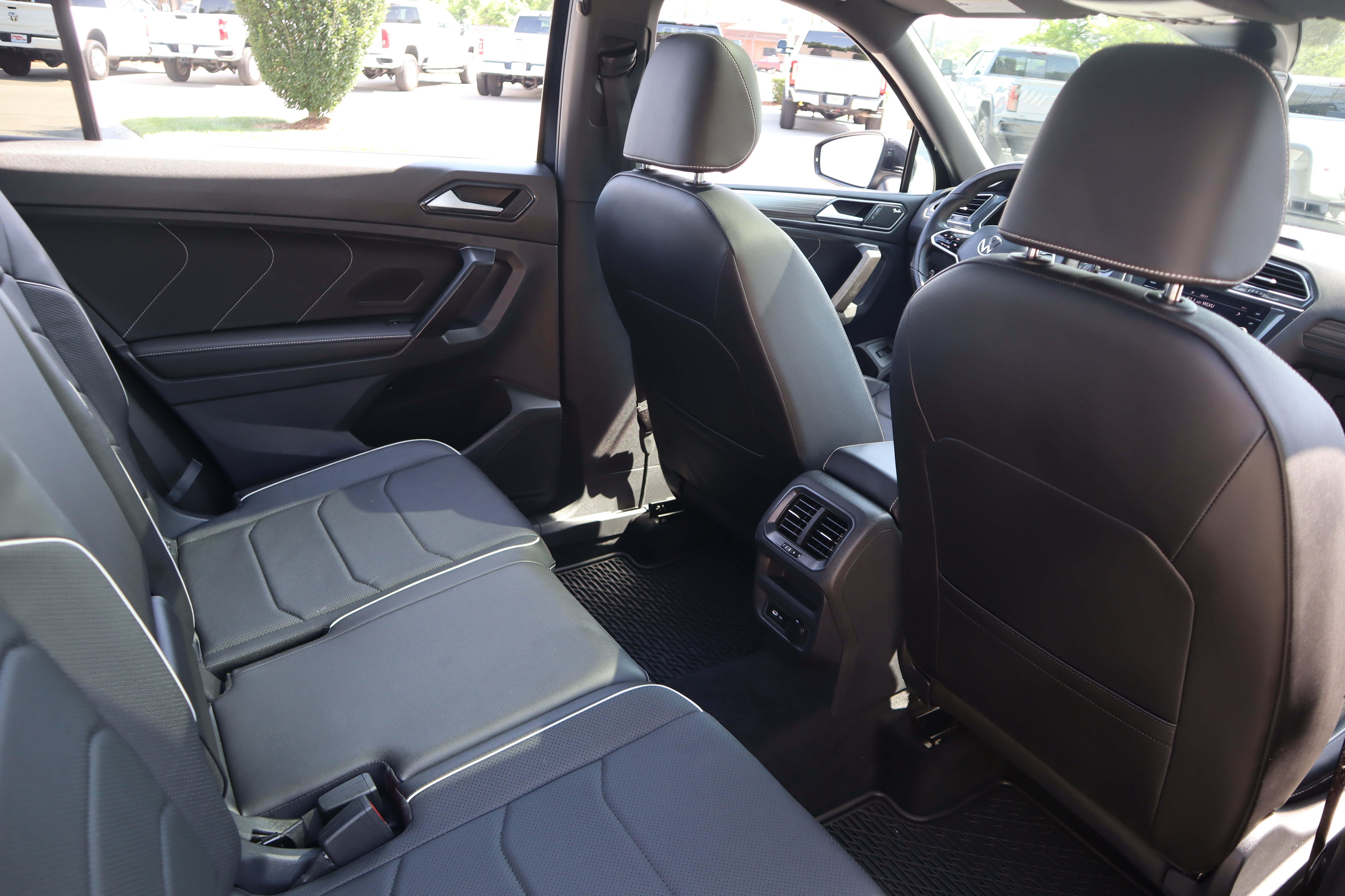 Used 2022 Volkswagen Tiguan SEL R-Line AWD/4WD image 33