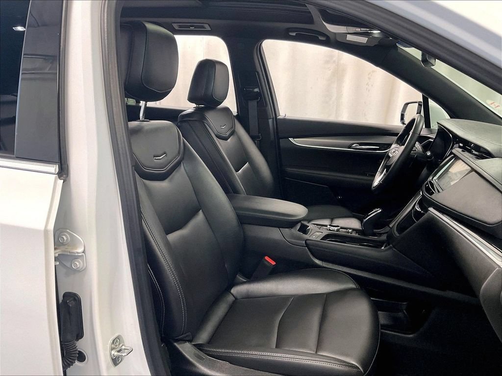 Used 2024 Cadillac XT6 Luxury w/ LPO, Floor Liner Package AWD/4WD image 11