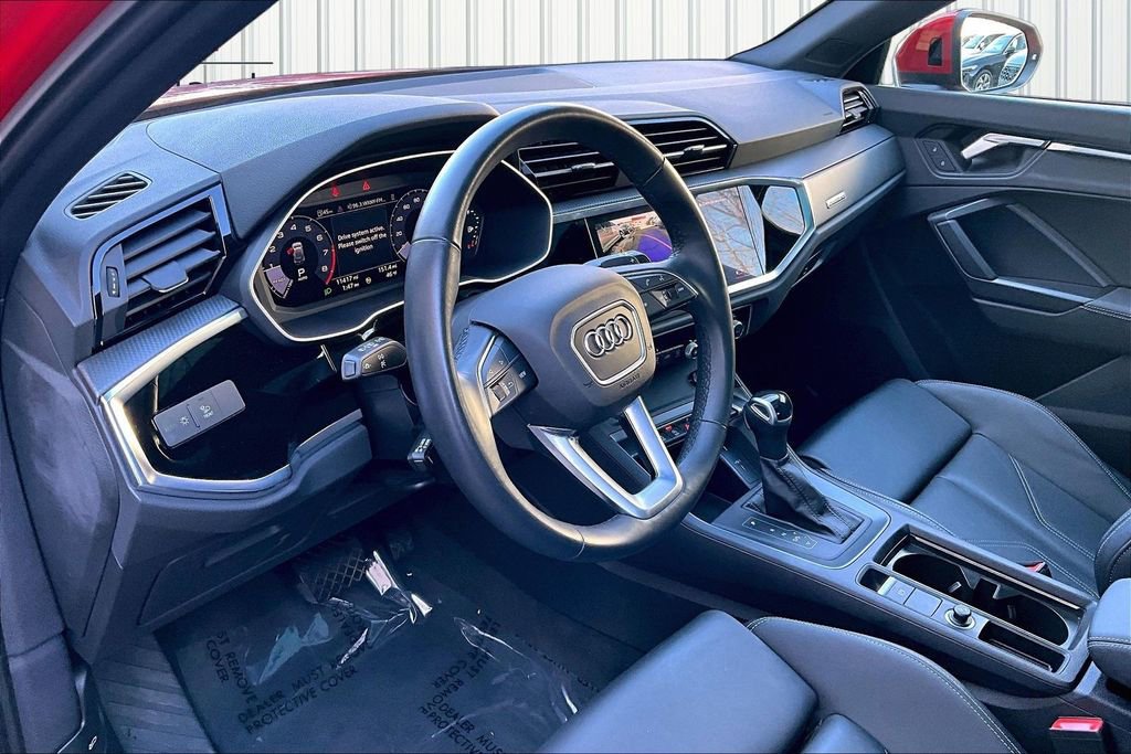 Used 2023 Audi Q3 2.0T Premium w/ Black Optic Sport Package image 17