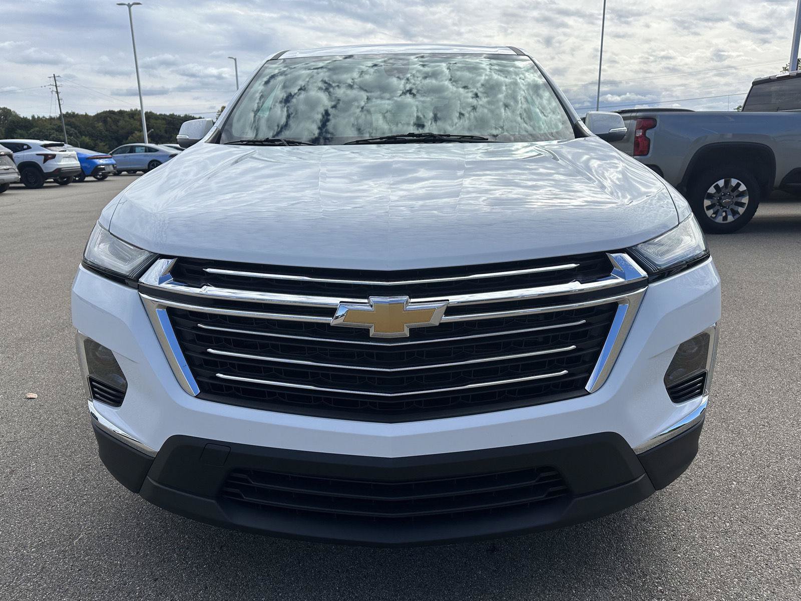 Used 2023 Chevrolet Traverse LT FWD image 6