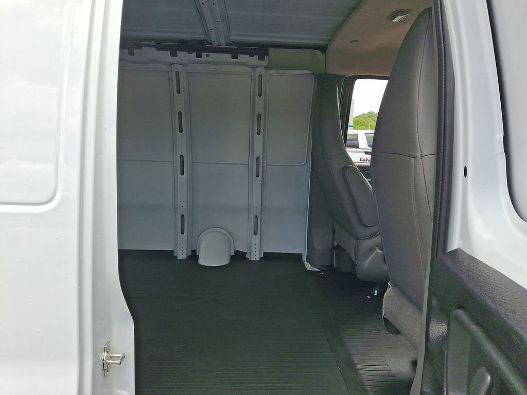 New 2026 GMC Savana 3500 w/ Driver Convenience Package RWD image 5