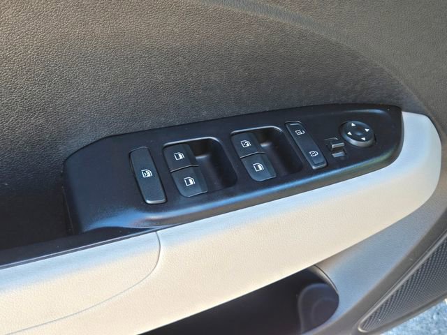 Used 2025 Hyundai Venue SEL FWD image 24