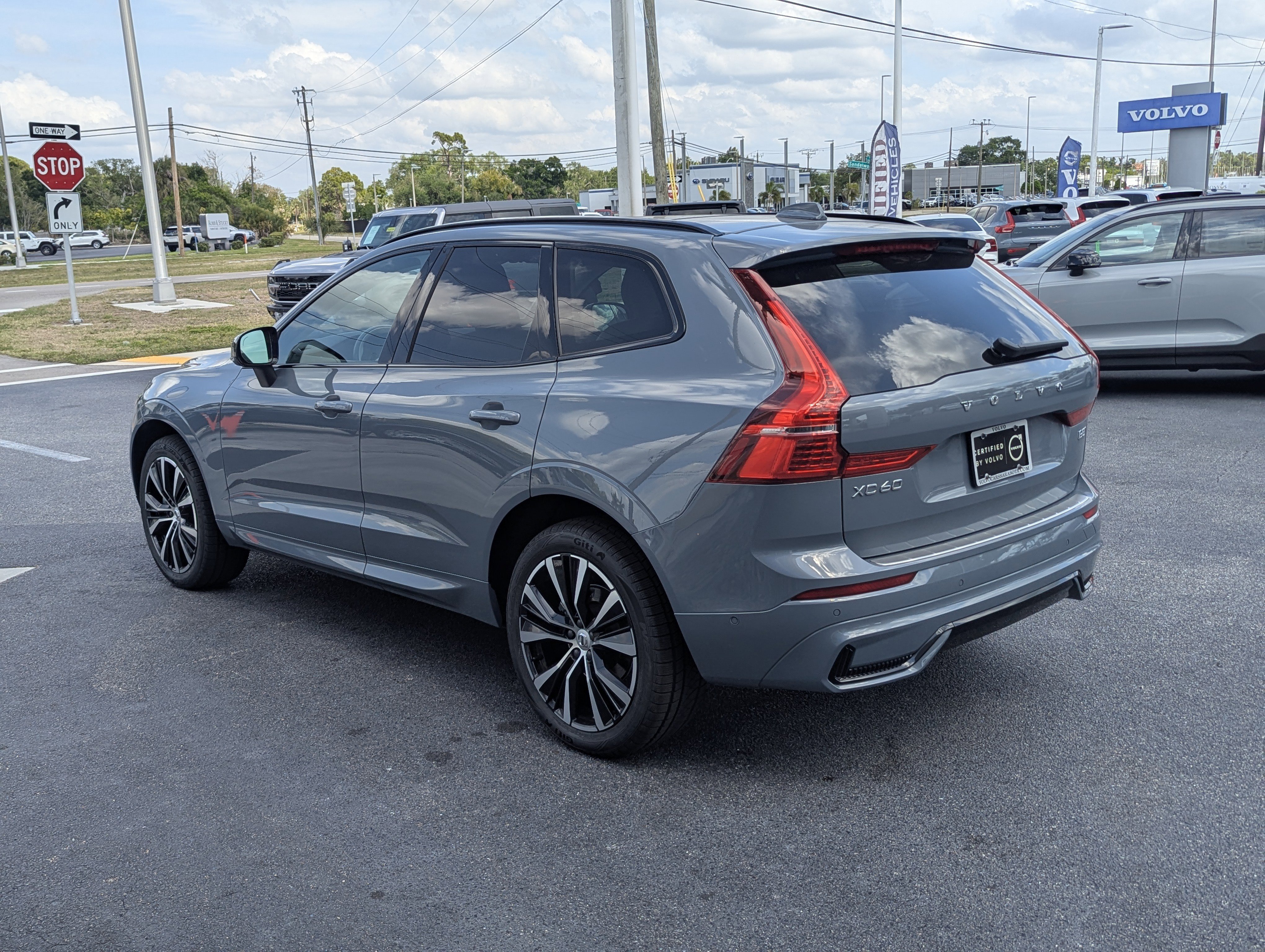 Used 2024 Volvo XC60 B5 Plus w/ Protection Package Premier AWD/4WD image 6