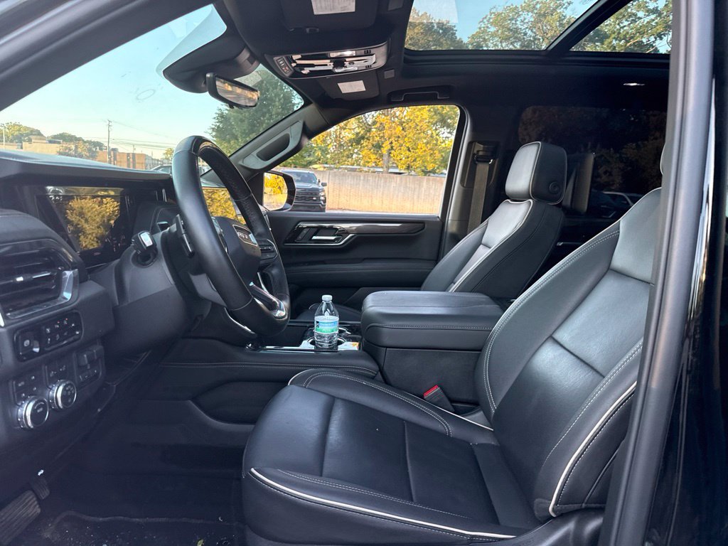 Used 2026 GMC Yukon XL Elevation w/ Elevation Premium Package AWD/4WD image 9