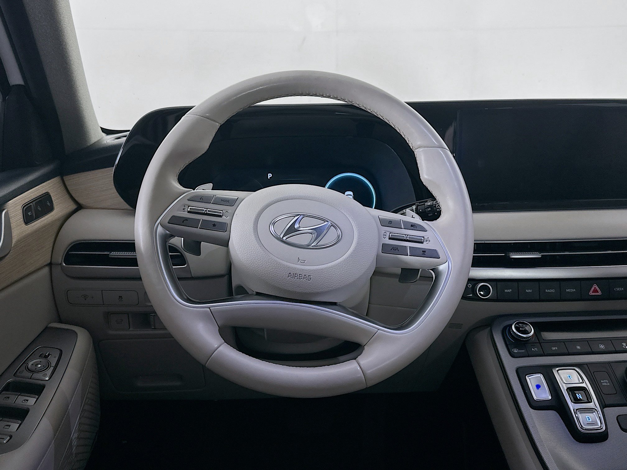 Used 2023 Hyundai Palisade Limited w/ Winter Package FWD image 18