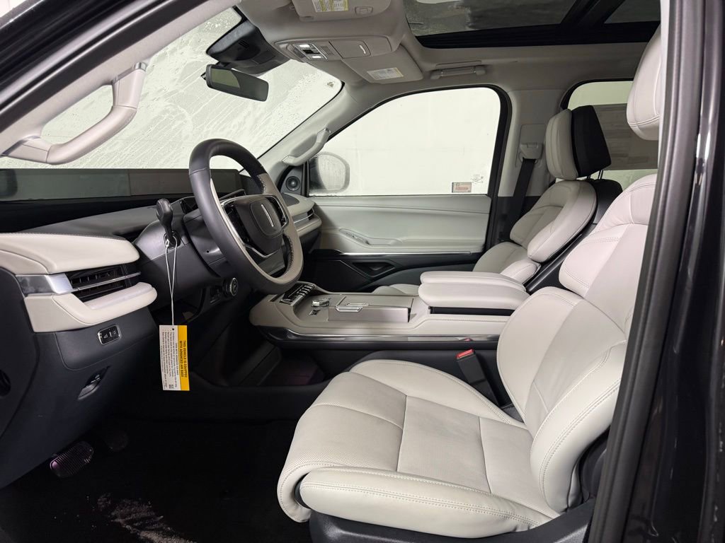 New 2025 Lincoln Navigator Reserve image 18