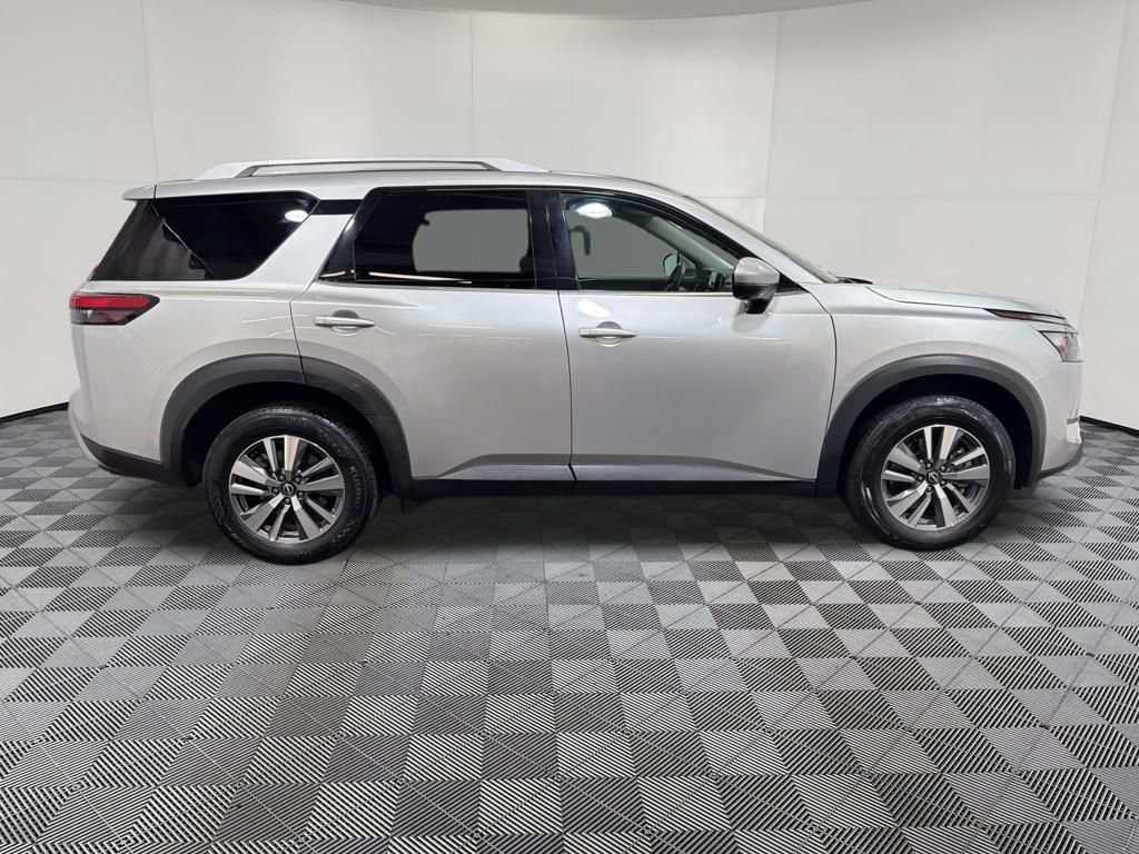 Used 2025 Nissan Pathfinder SL AWD/4WD image 7