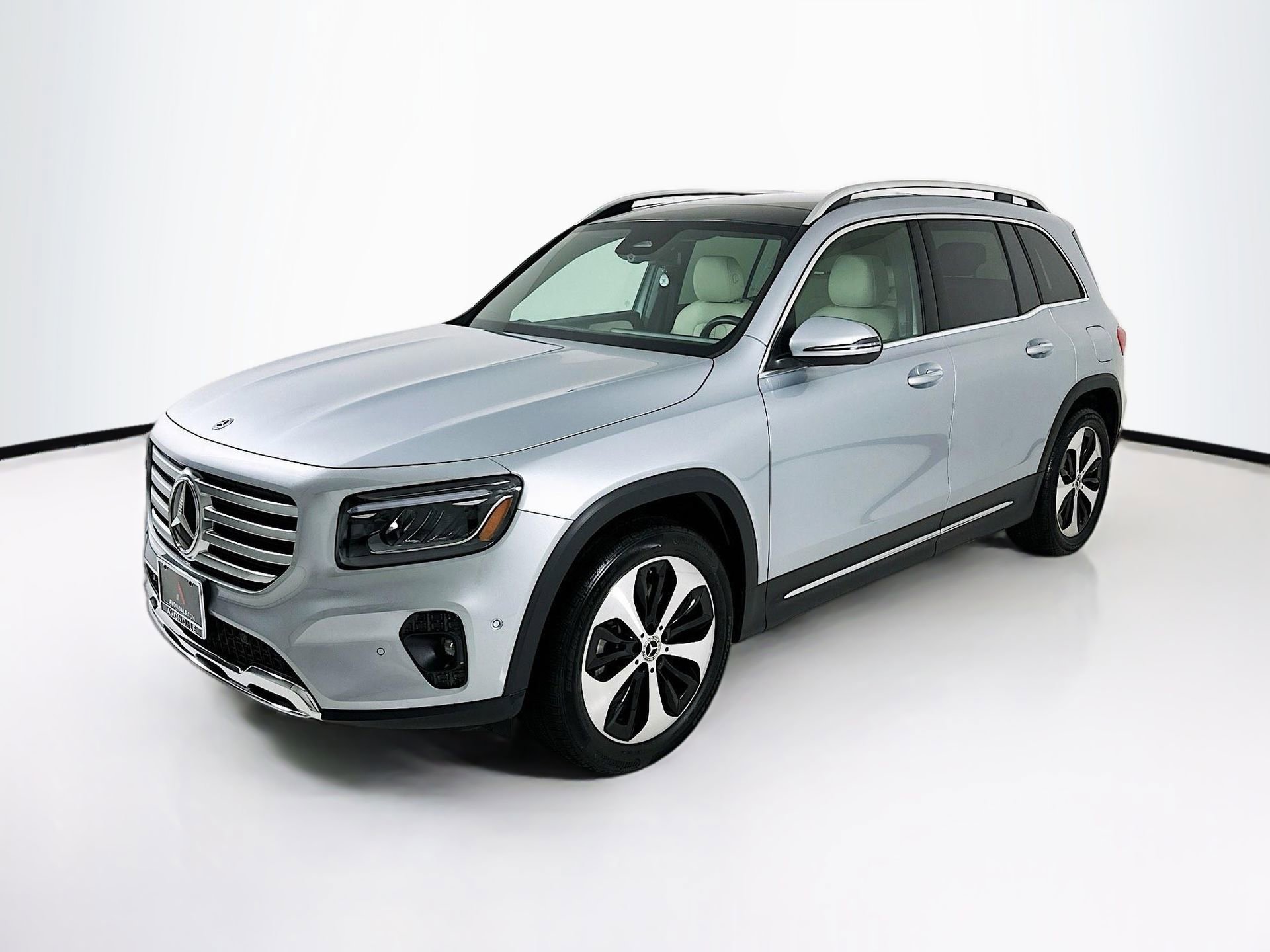 Used 2024 Mercedes-Benz GLB 250 image 3