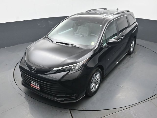 Certified 2026 Toyota Sienna XLE AWD/4WD image 37