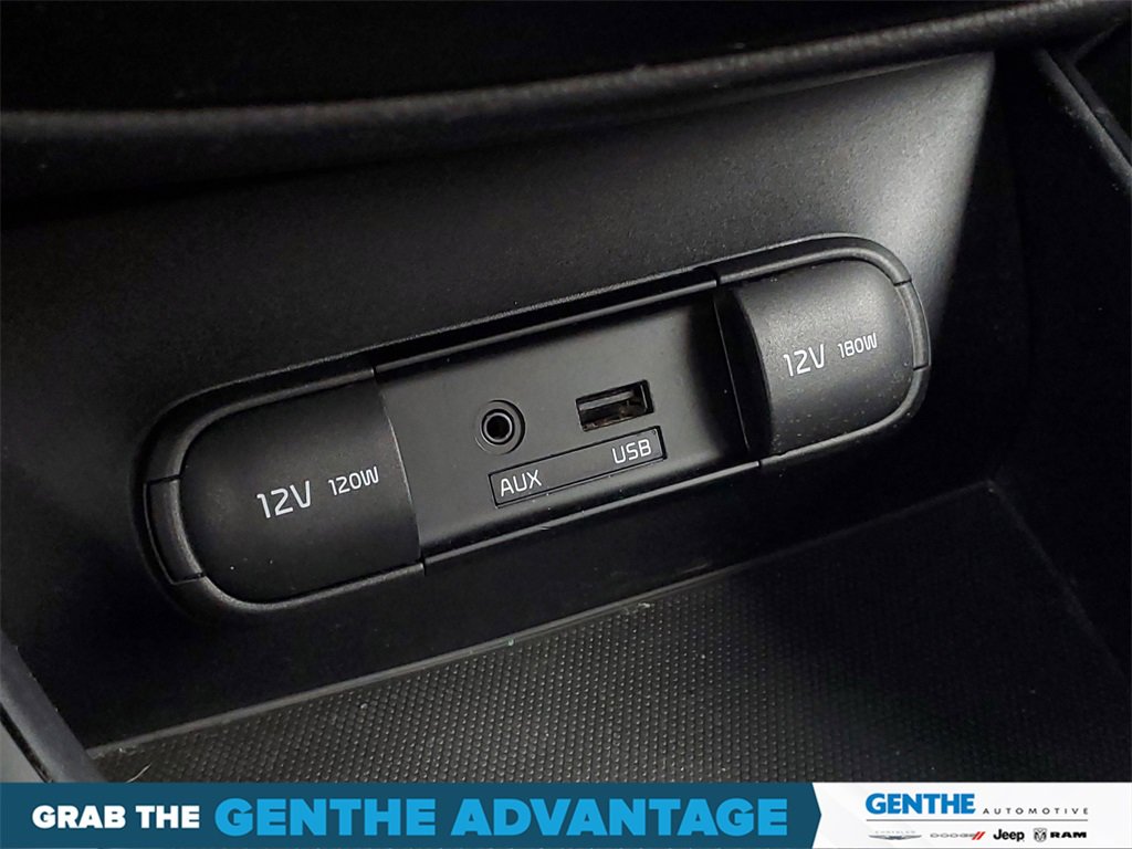 Used 2015 Kia Soul + image 20