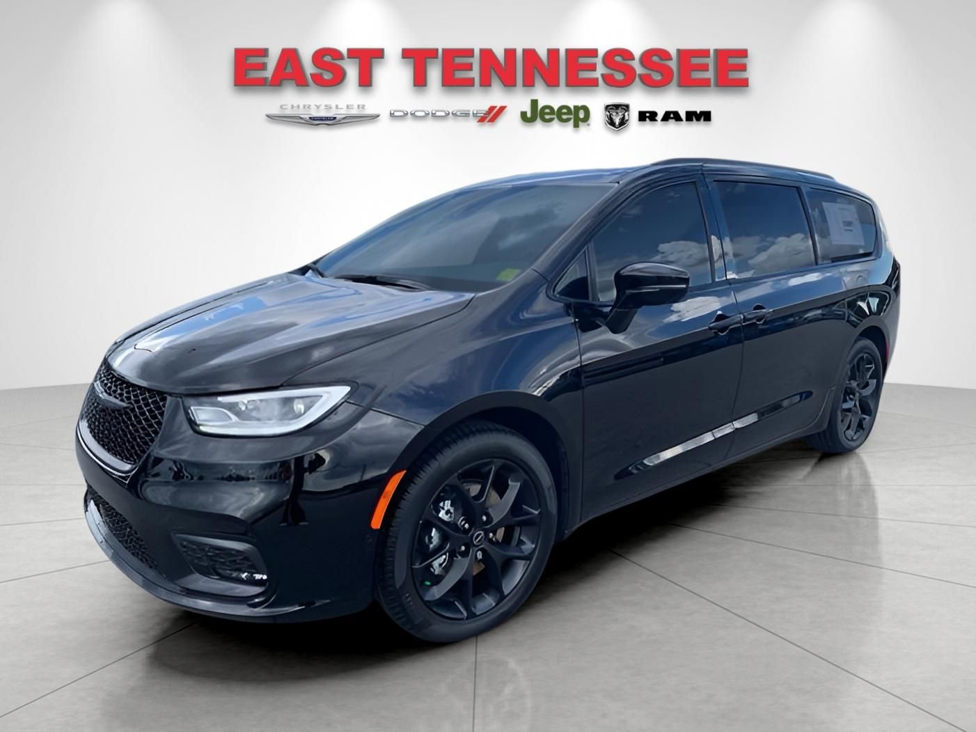 New 2026 Chrysler Pacifica Limited w/ S Appearance Package image 7