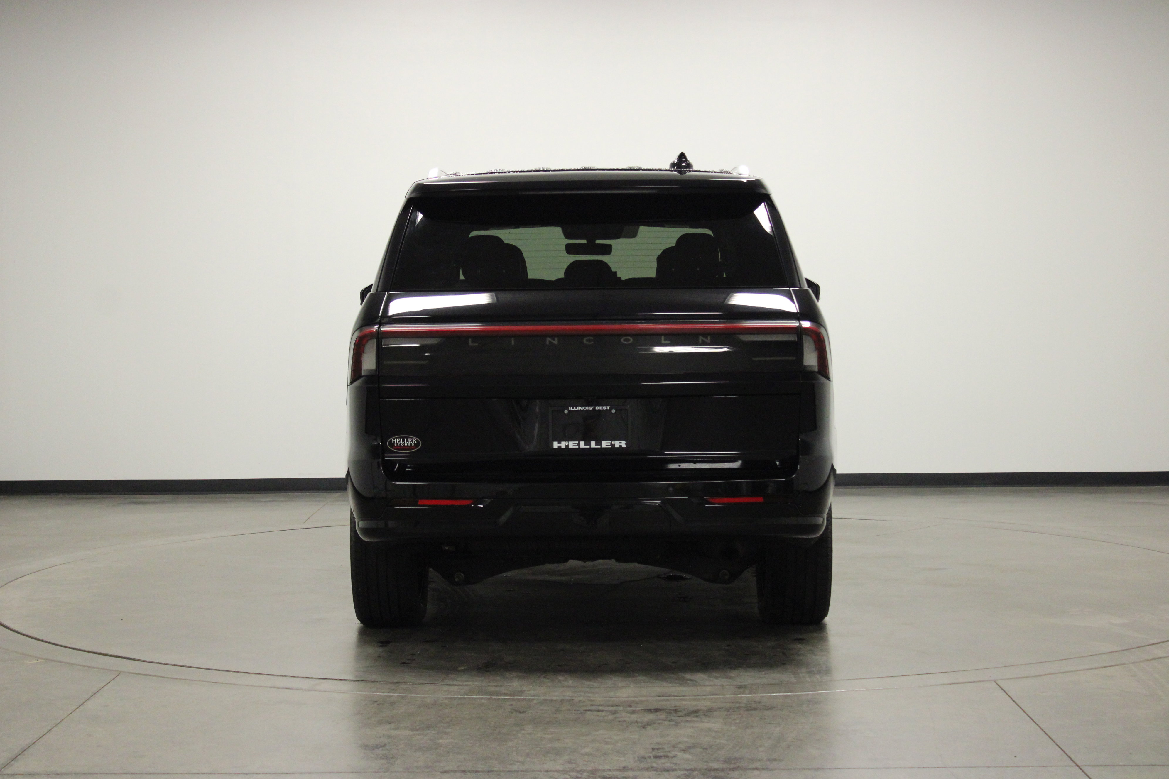 Used 2025 Lincoln Navigator Reserve image 7