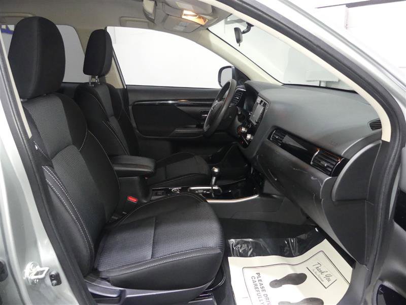 Used 2020 Mitsubishi Outlander SE image 22