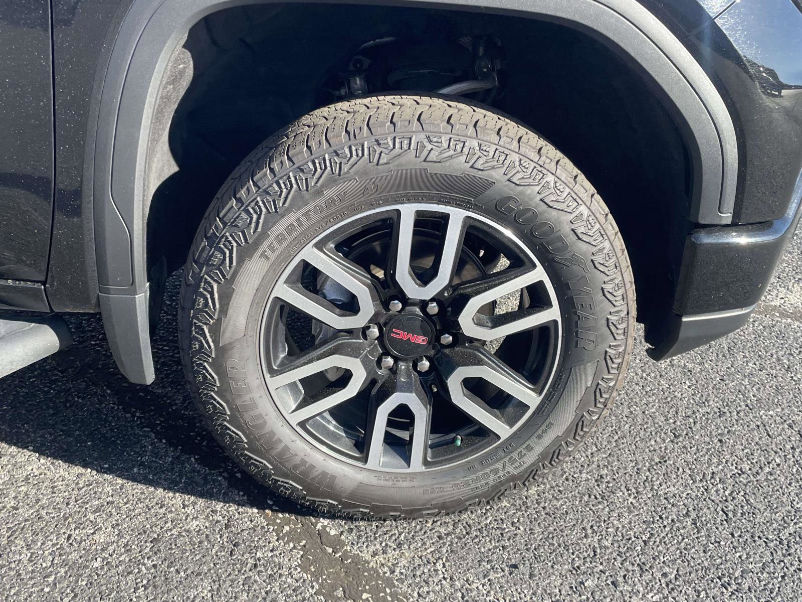 Used 2024 GMC Sierra 1500 AT4 w/ AT4 Premium Package image 3
