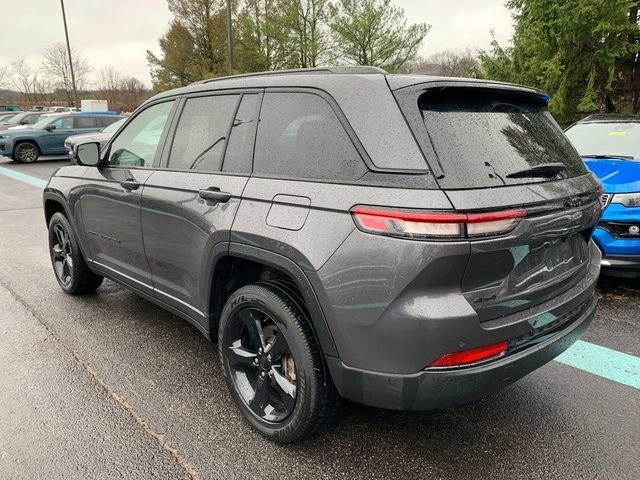 Used 2023 Jeep Grand Cherokee Altitude image 3