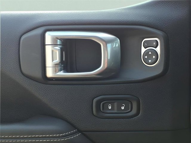 Used 2021 Jeep Gladiator Overland image 19