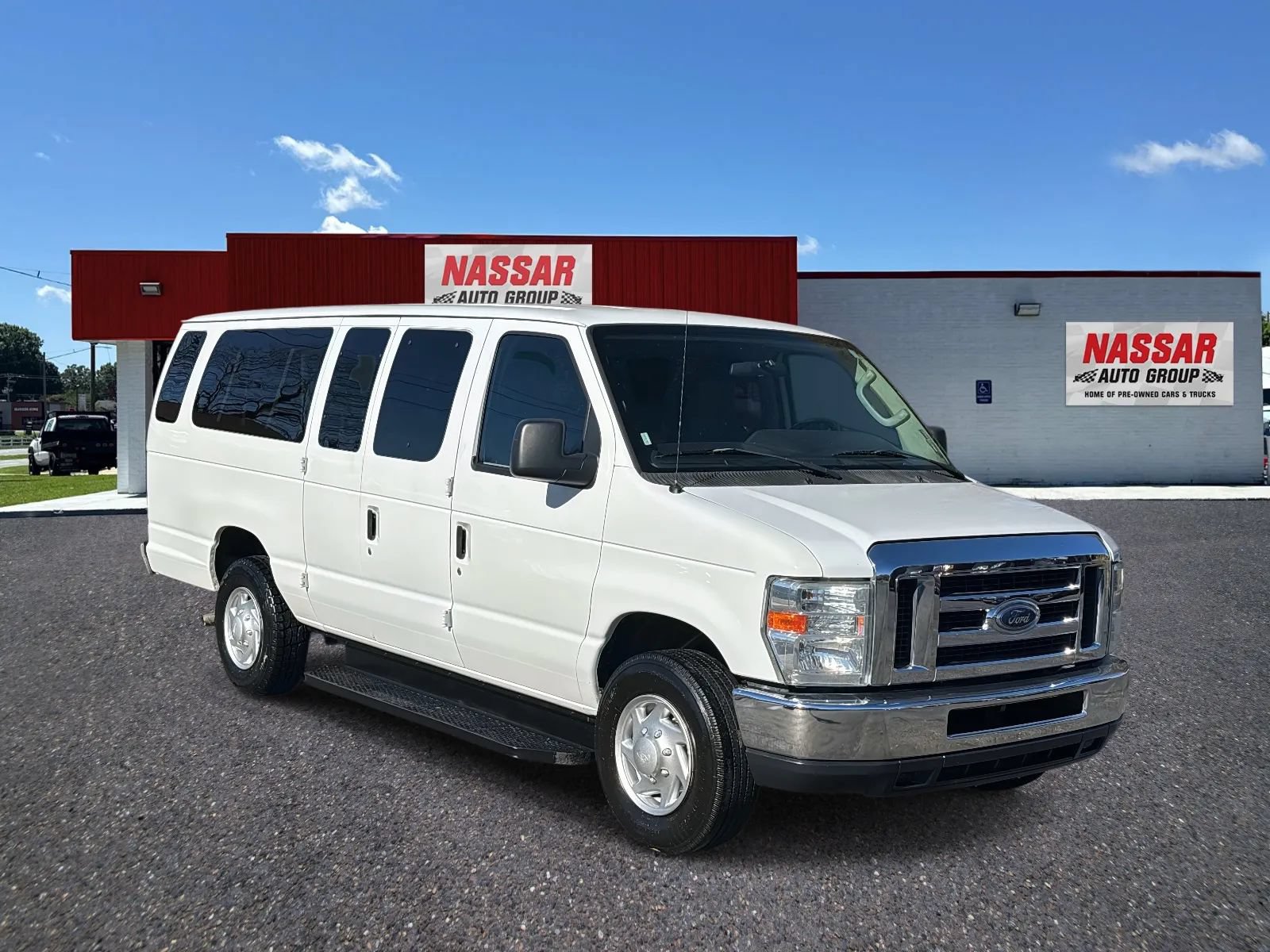 Used 2014 Ford E-350 and Econoline 350 XLT RWD image 3