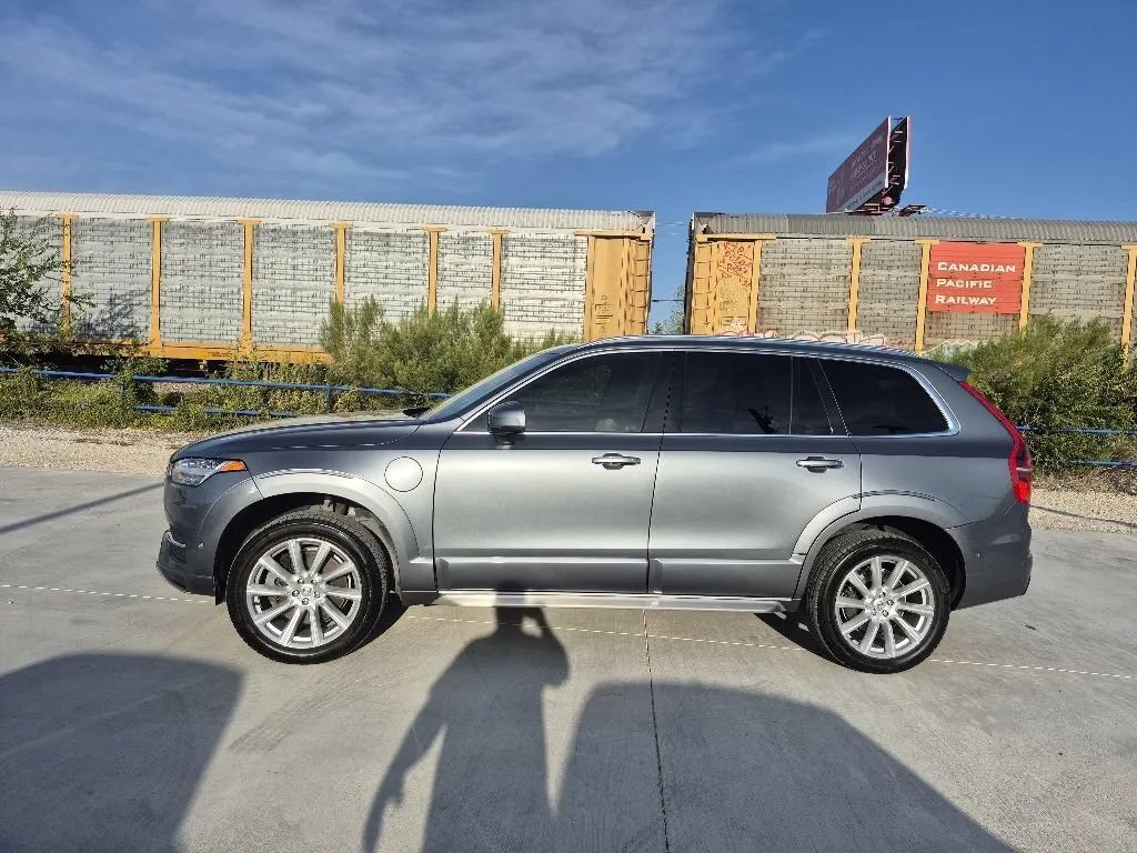 Used 2016 Volvo XC90 T8 Inscription w/ Vision Package AWD/4WD image 2